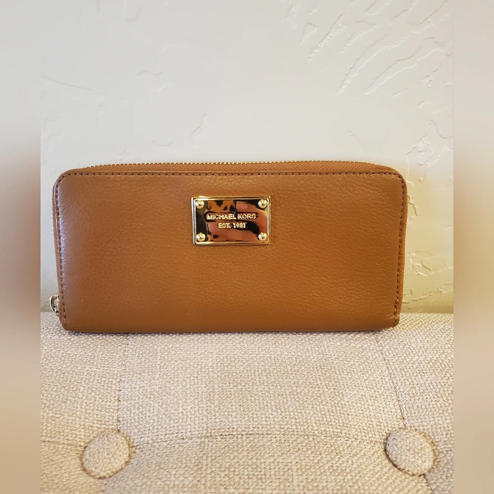 MK wallet - Picture 1 of 3